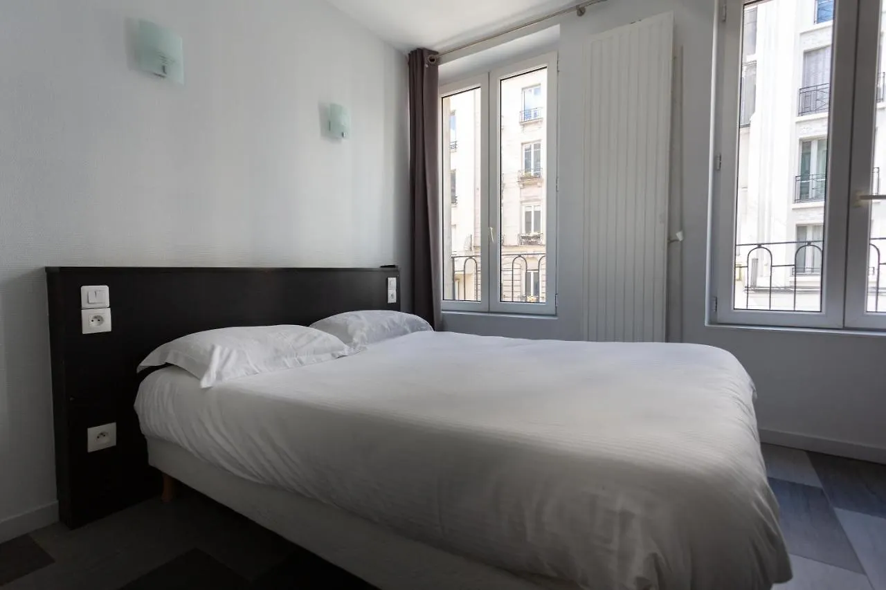 Mimosa Hotel *