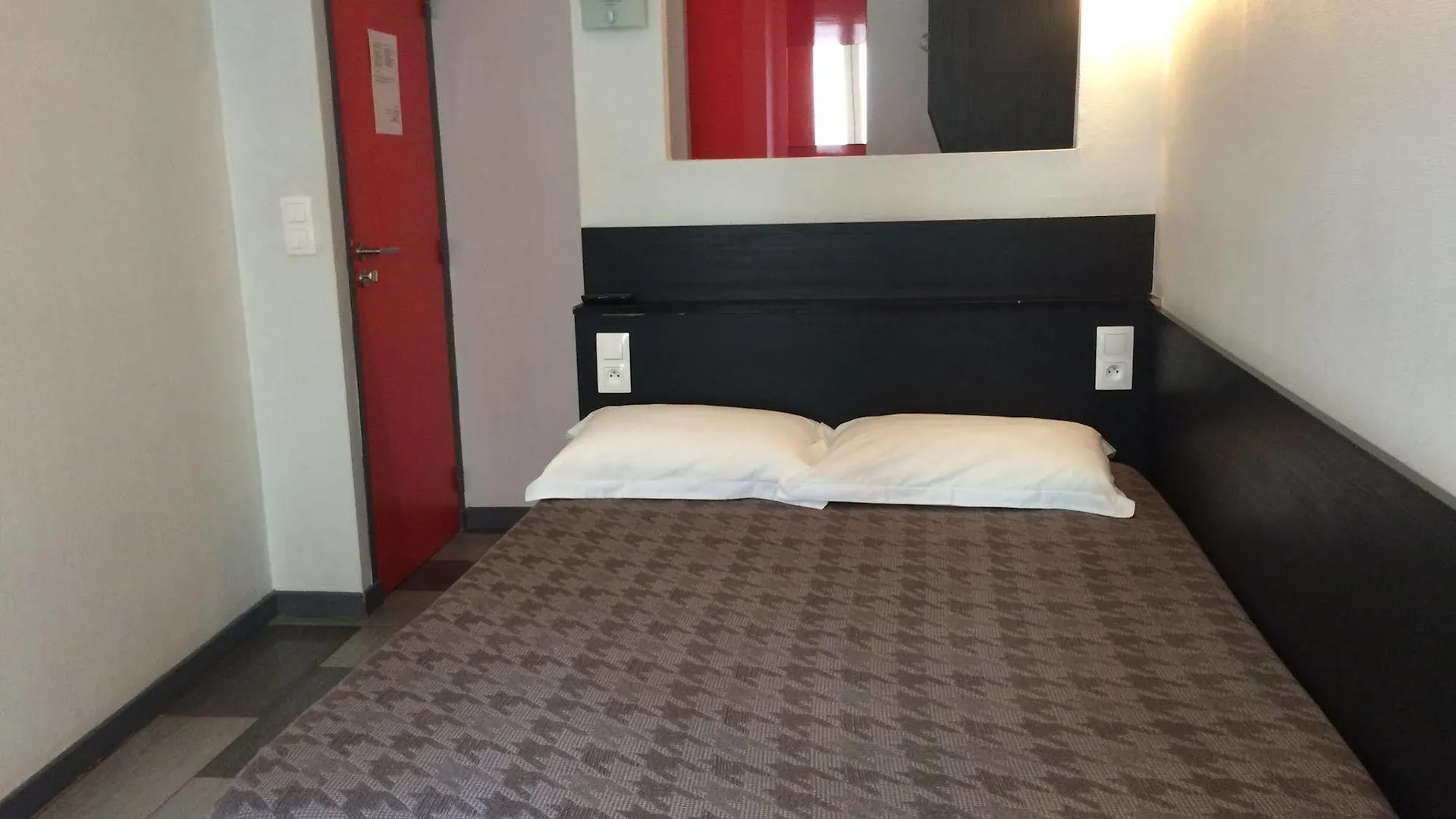 Mimosa Hotel *