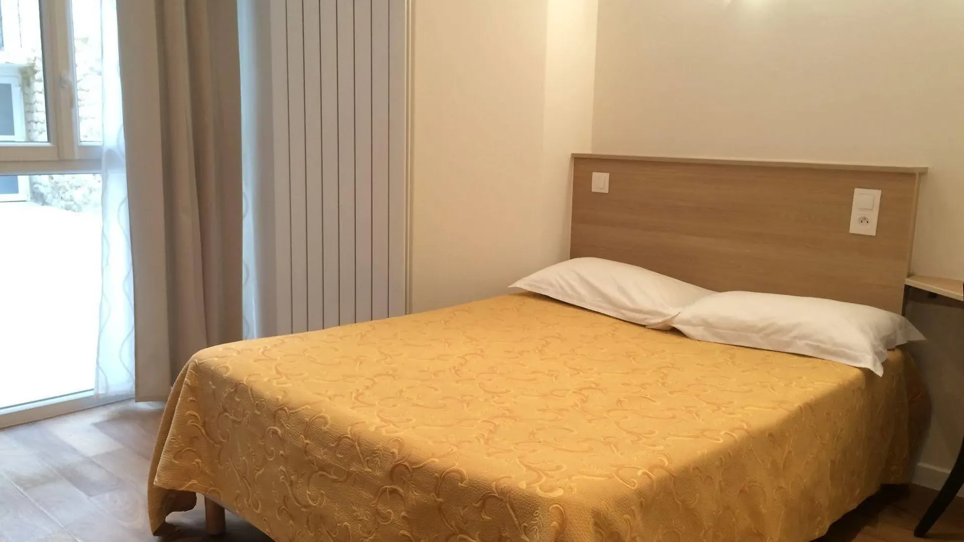 Mimosa Hotel *